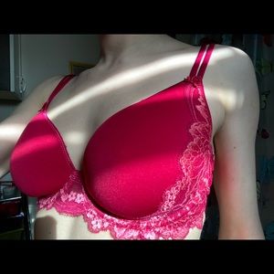 Simone Perele moulded full cup Amour bra in Red with Chantilly lace detailing
